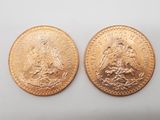 deux pièces d'or sur lesquelles figurent les portraits d'un homme et d'une femme