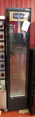 une photo d'un réfrigérateur et d'autres appareils électroménagers dans un magasin