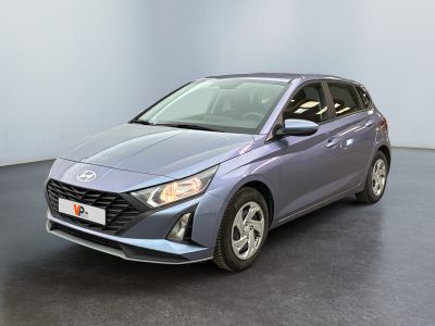 La nouvelle Hyundai Ion est garée dans une grande pièce