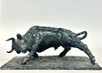 Hervé SALIOU (1933). Taureau. Sujet en bronze à patine bleu-…