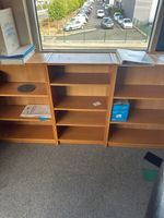 Deux tables noires + deux bureaux droits + six chaises + deu… (photo 5)