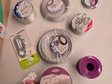 de nombreux types de fils électriques différents sur la table