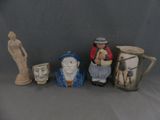 cinq figurines en céramique représentant des personnes assises côte à côte