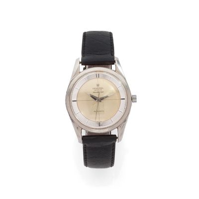 une image d'une montre-bracelet sur fond blanc
