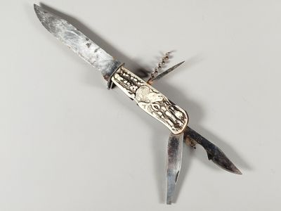 a knife that is laying on top of a table