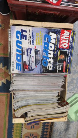 Carton d’environ 100 magazines automobiles Auto Hebdo, Sport Auto...