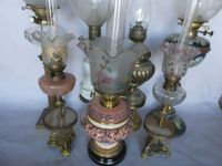 Ensemble de 7 lampes à pétrole fûts en céramique, métal et v… (photo 3)