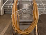 une machine équipée de tout un tas de tuyaux