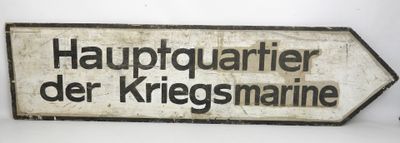 un panneau sur lequel est inscrit « hautoquarterr der kregsmarinee »