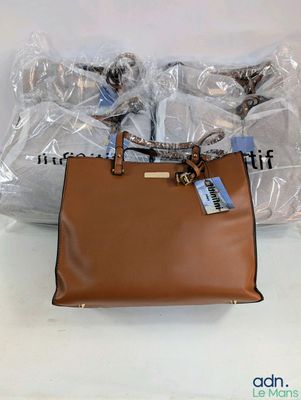 Sac à main Michael Korsh en cuir marron avec bandoulière à chaîne