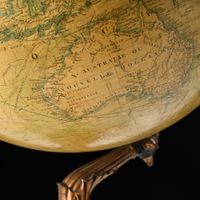 Emile BERTAUX Important globe de bibliothèque piètement trip… (photo 4)