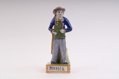 une figurine d'un homme avec un chapeau et une canne