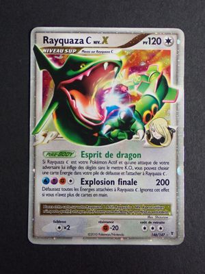 une image d'une carte Pokémon sur laquelle figure un dragon