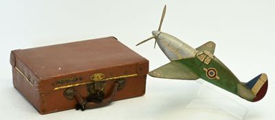 Ensemble comprenant :