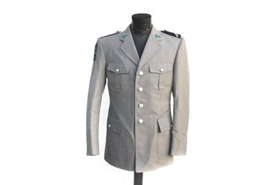 Vareuse et pantalon de Maréchal des Logis de la 12e division…