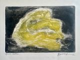 tableau représentant une femme en robe jaune sur un fond noir et blanc
