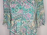 un chemisier pour femme à motifs cachemire verts et roses