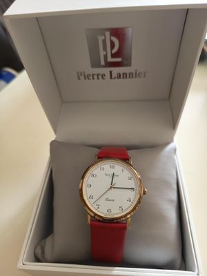 PIERRE LANNIER fonctionnelle, pile neuve et bracelet neuf.