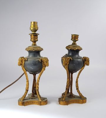 paire de lampes anciennes en laiton et marbre sur pied