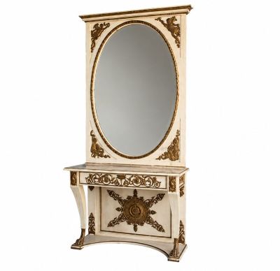 une photo d'une commode blanche et dorée avec un miroir