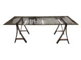une image d'une table en verre avec des pieds en métal et un plateau en verre