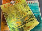 deux livres posés sur une table à côté d'une paire de ciseaux