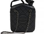 chanel black quilted shoulder bag