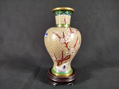 a vase that is sitting on a stand on a black background