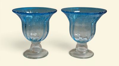 Paire de photophores en verre bullé teinté bleu de forme tul…