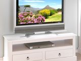 un meuble TV blanc sur lequel est posée une télévision à écran plat
