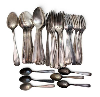 a lot of spoons and spoon spoons on the table