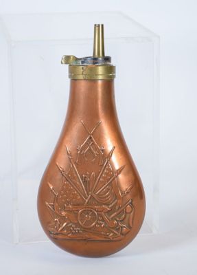 POIRE A POUDRE américaine en cuivre à décor de drapeaux et…