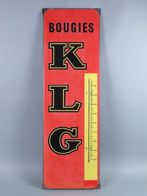 un panneau rouge et jaune sur lequel est inscrit « klg »