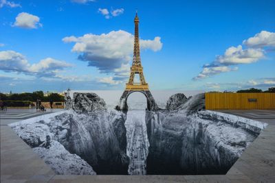 JR (1983-) "Les falaises du Trocadero" impression sur dibong…