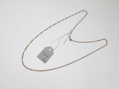 gros plan d'un collier auquel est attachée une étiquette