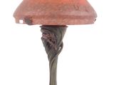 une image représentant une lampe dotée d'un abat-jour rouge