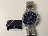 une photo d'une montre avec un cadran bleu