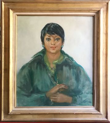 tableau représentant une femme vêtue d'un manteau vert et tenant un chapelet