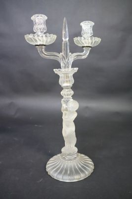 BACCARAT Haut chandelier en cristal fût sablé à décor d'un a… - Photo 1