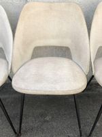 Trois chaises "Tonneau" en métal et skaï blanc (photo 3)
