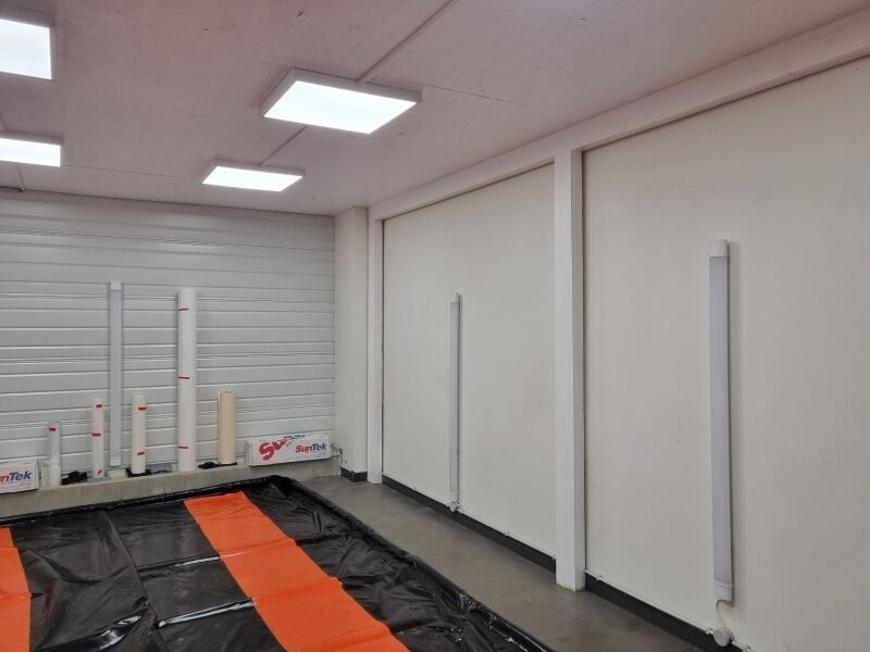 7 barres de leds murales ; 1 paire de rideaux thermiques et …