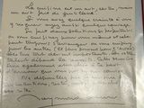 une lettre manuscrite sur une feuille de papier sur laquelle est dessiné un oiseau