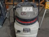 a machine that is sitting on the floor in the garage