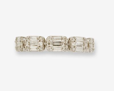 une bague en diamant et or blanc