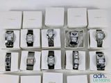 beaucoup de montres qui dorment dans une boîte