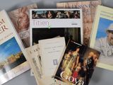 un grand nombre de livres posés sur une table