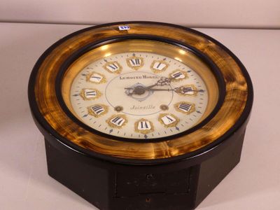 Œil de bœuf circulaire à cadran à chiffres arabes insérés da… - Photo 1