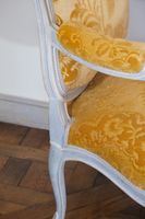 Paire de fauteuils à dossier plat en bois relaqué blanc rech… (photo 5)