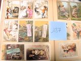 une photo d'un livre sur lequel figurent des images d'enfants