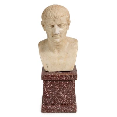 Paire DE Petites Sculptures EN Marbre, 19e SIÈCle